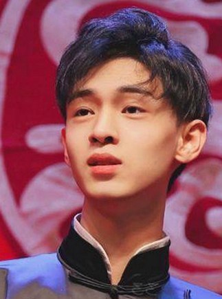 从吃瓜少女到娱乐圈焦点：她的瓜田奇遇记到底有多精彩？🍿